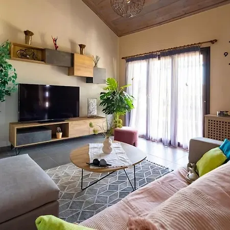 Celestia House * Kokkino Chorio